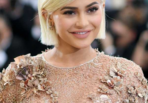 Ideas for White Blonde Hair Color That Glow in Any Light
